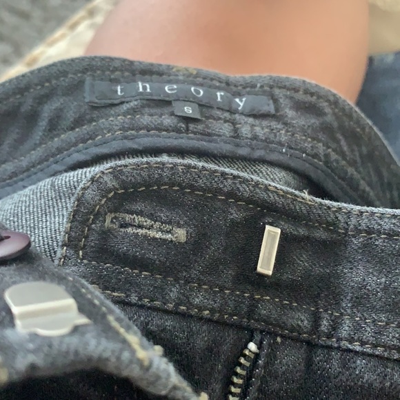 𝅺THEORY Jeans Faded Black Straight Cut - Picture 4 of 4